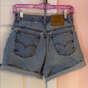 Levi’s mom shorts